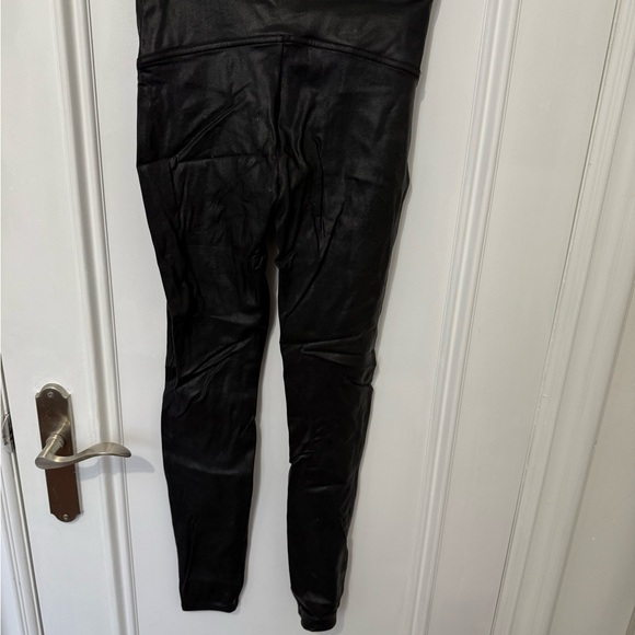 MEDIUM SPANX Black High-Waist Leggings - Picture 4 of 5